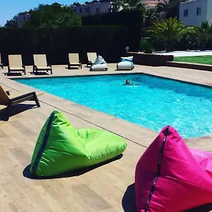 https://apartamentos-colomar.ibizaislandhotels.net